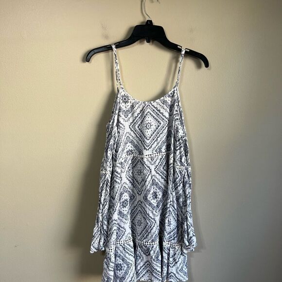 En crème medium cold shoulder dress - Picture 4 of 4